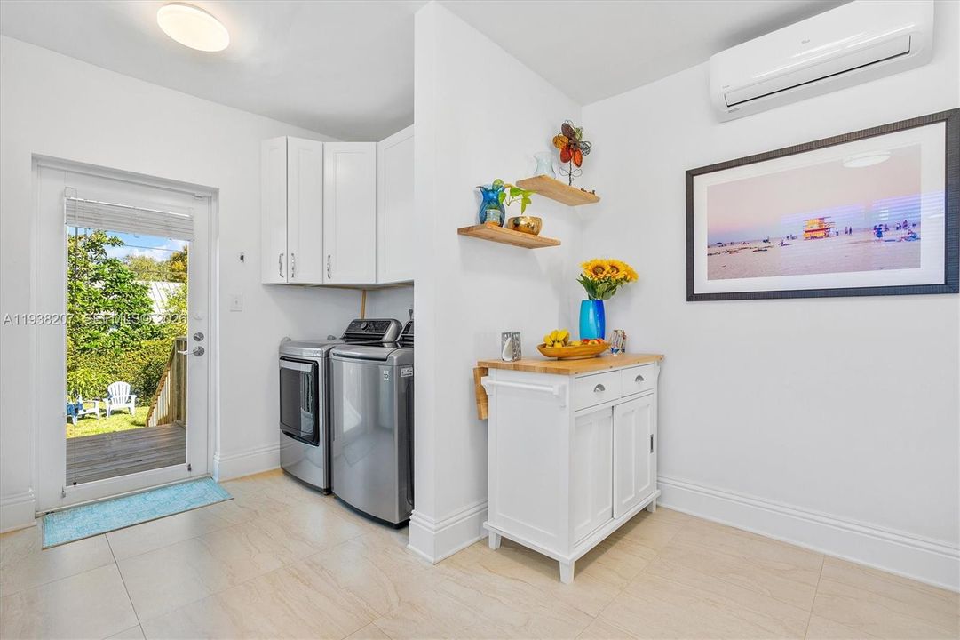 For Sale: $890,000 (2 beds, 2 baths, 1316 Square Feet)