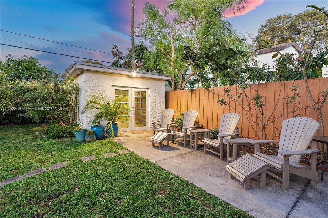 For Sale: $890,000 (2 beds, 2 baths, 1316 Square Feet)