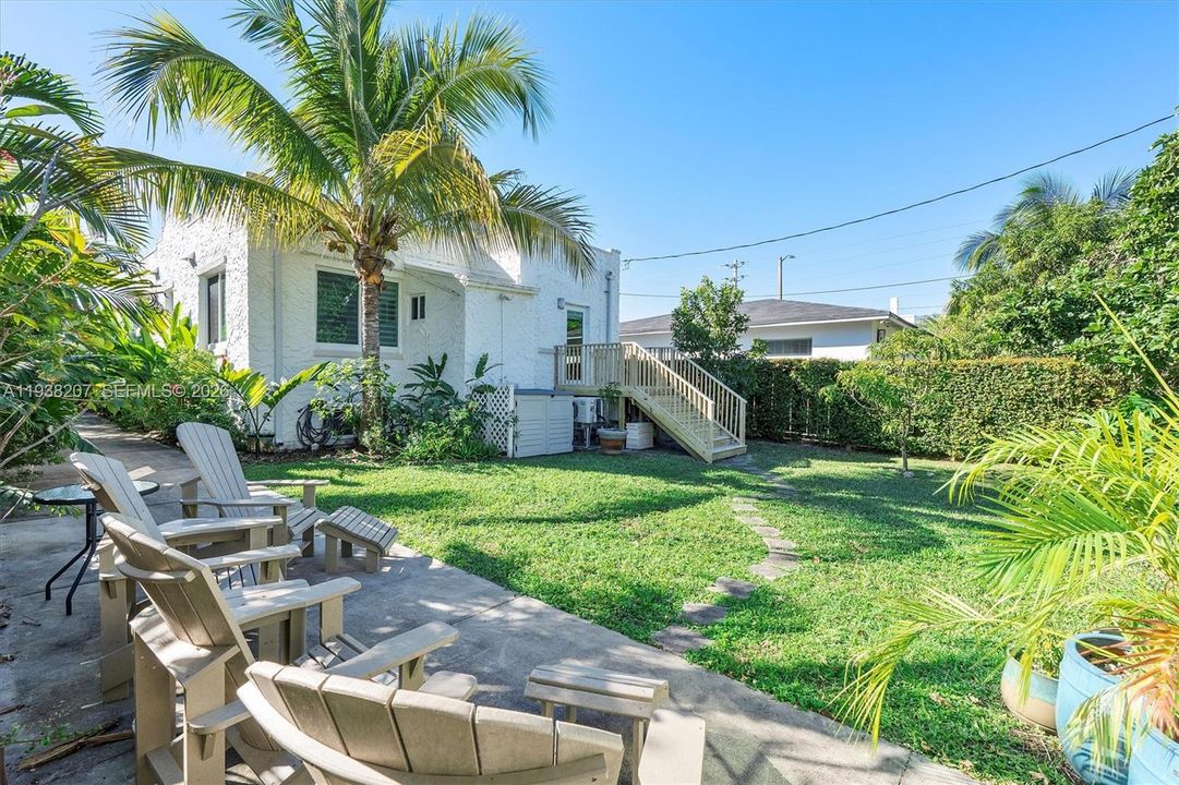 For Sale: $890,000 (2 beds, 2 baths, 1316 Square Feet)