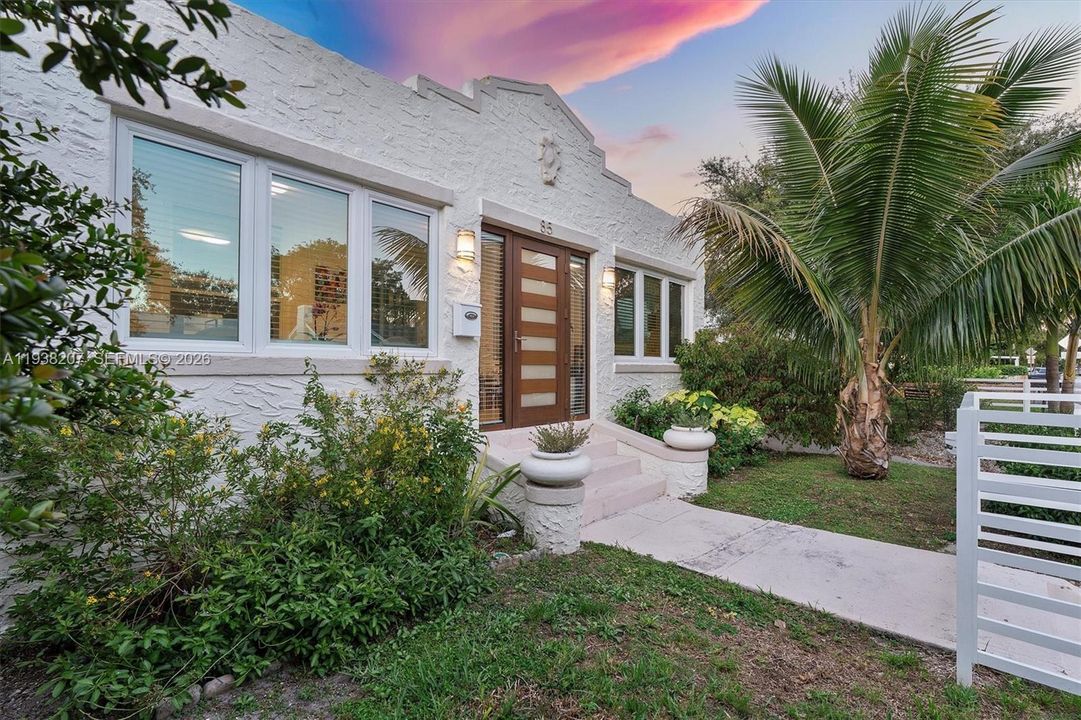 For Sale: $890,000 (2 beds, 2 baths, 1316 Square Feet)