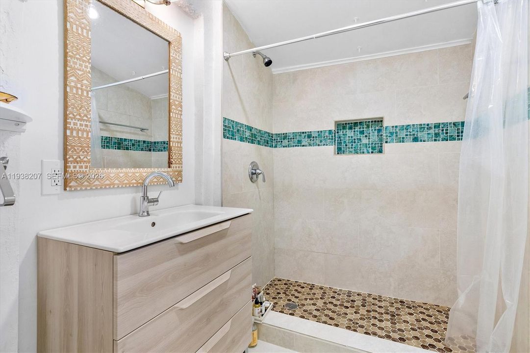 For Sale: $890,000 (2 beds, 2 baths, 1316 Square Feet)