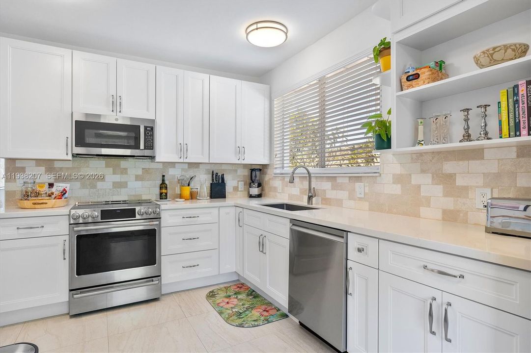 For Sale: $890,000 (2 beds, 2 baths, 1316 Square Feet)