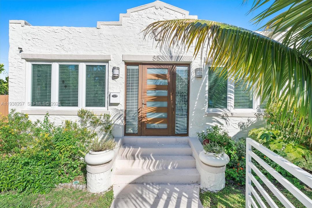 For Sale: $890,000 (2 beds, 2 baths, 1316 Square Feet)