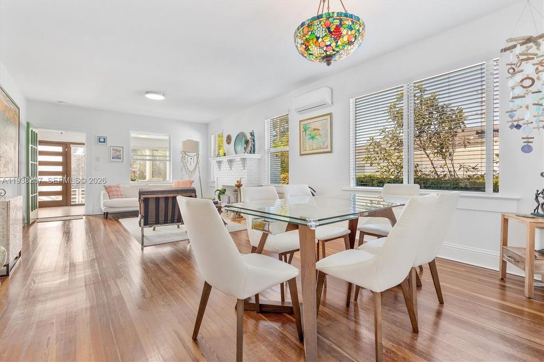 For Sale: $890,000 (2 beds, 2 baths, 1316 Square Feet)