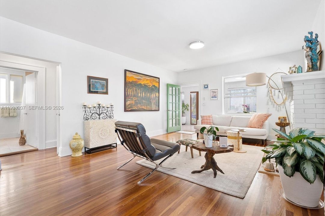 For Sale: $890,000 (2 beds, 2 baths, 1316 Square Feet)