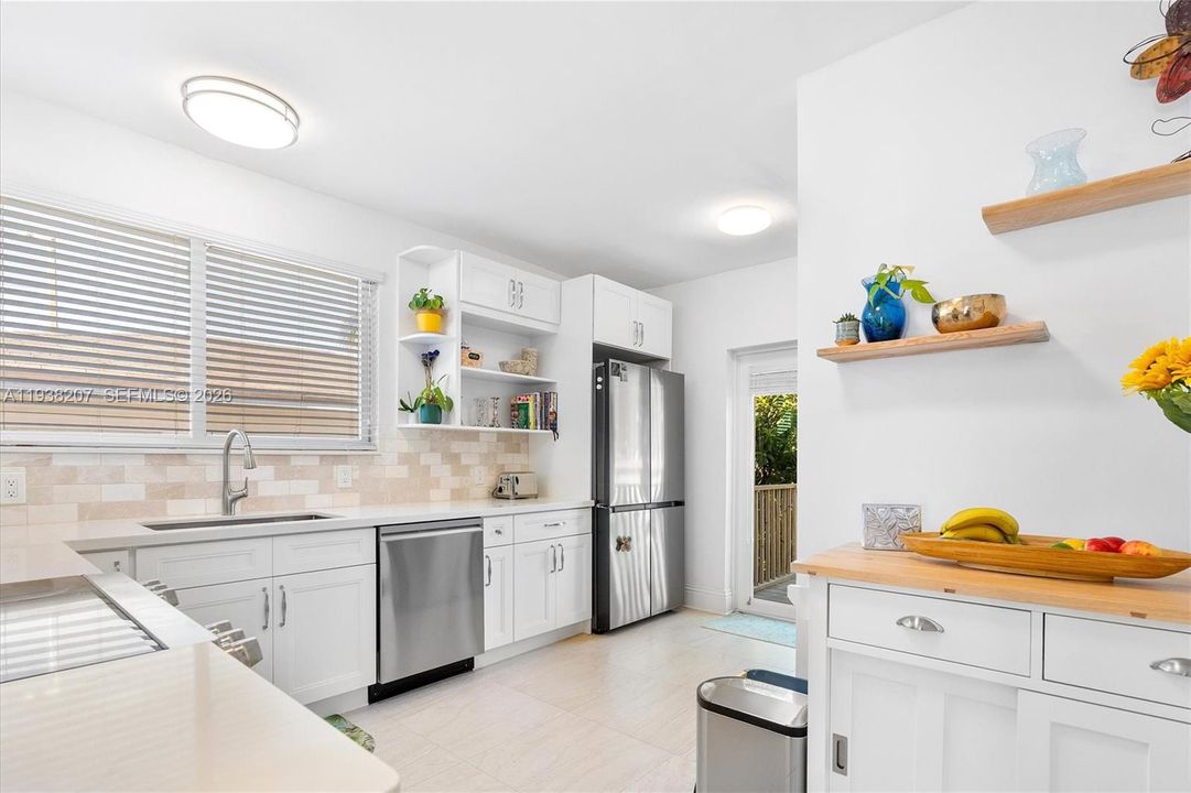 For Sale: $890,000 (2 beds, 2 baths, 1316 Square Feet)