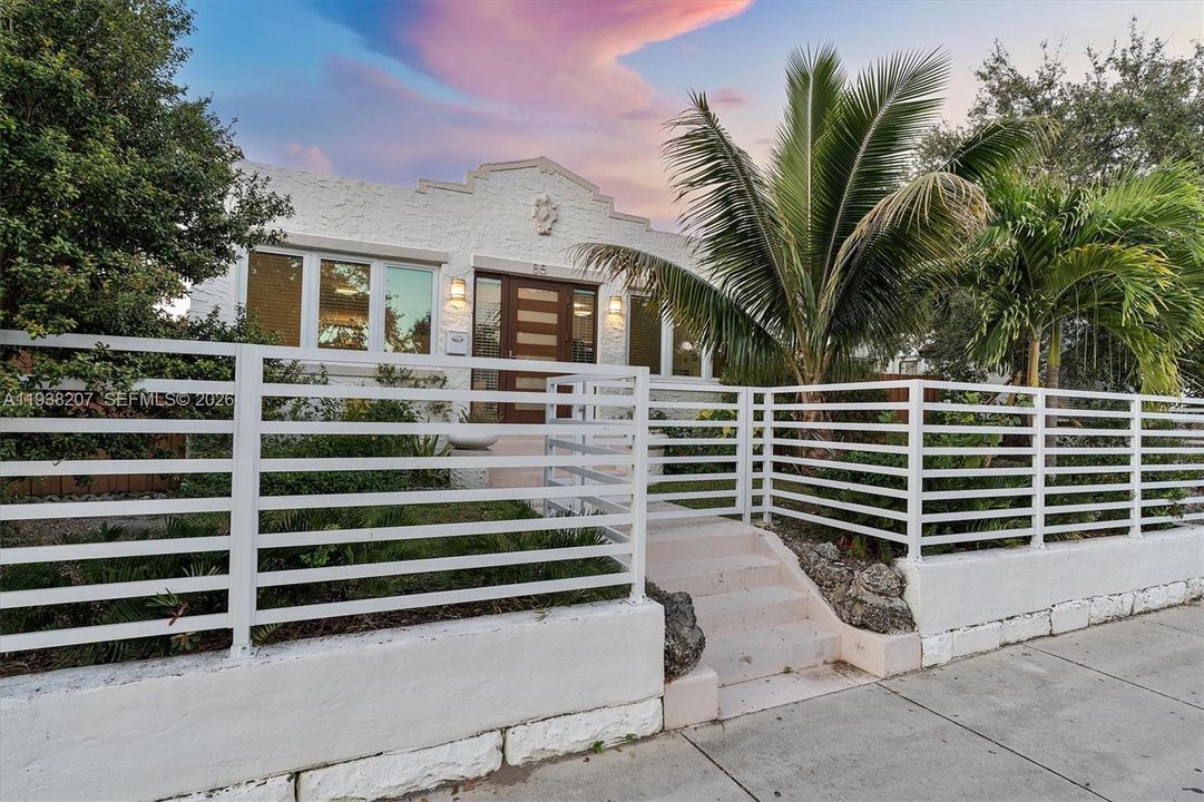 For Sale: $890,000 (2 beds, 2 baths, 1316 Square Feet)