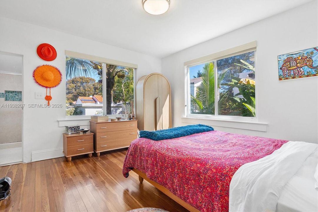 For Sale: $890,000 (2 beds, 2 baths, 1316 Square Feet)