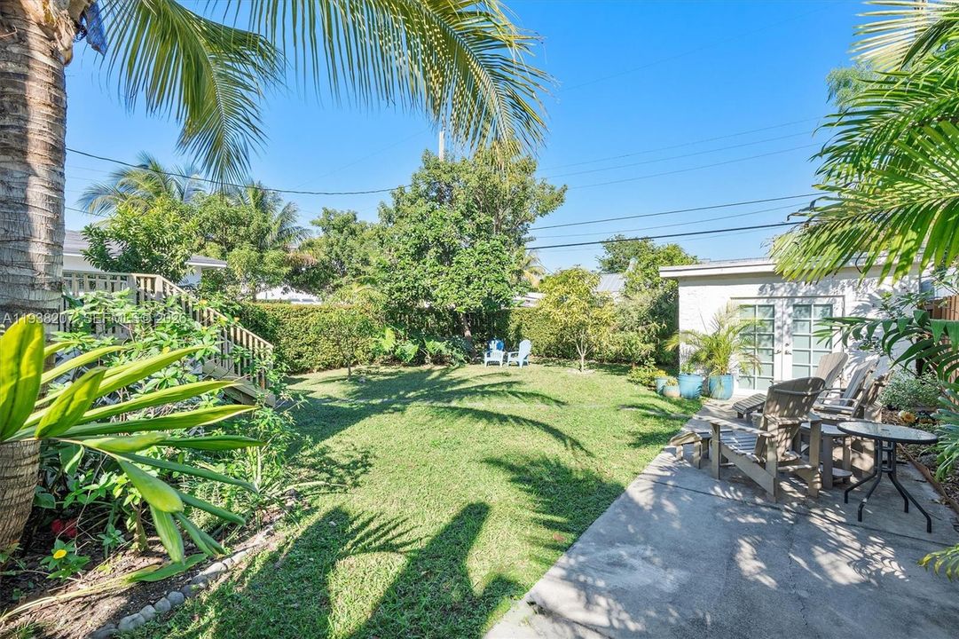 For Sale: $890,000 (2 beds, 2 baths, 1316 Square Feet)