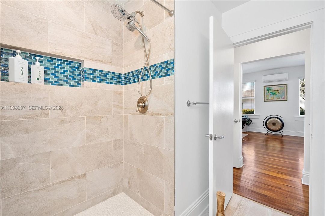 For Sale: $890,000 (2 beds, 2 baths, 1316 Square Feet)