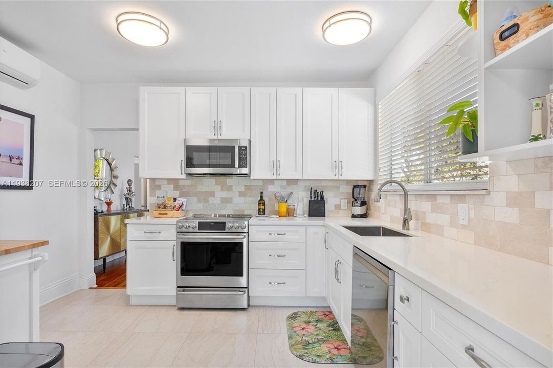 For Sale: $890,000 (2 beds, 2 baths, 1316 Square Feet)