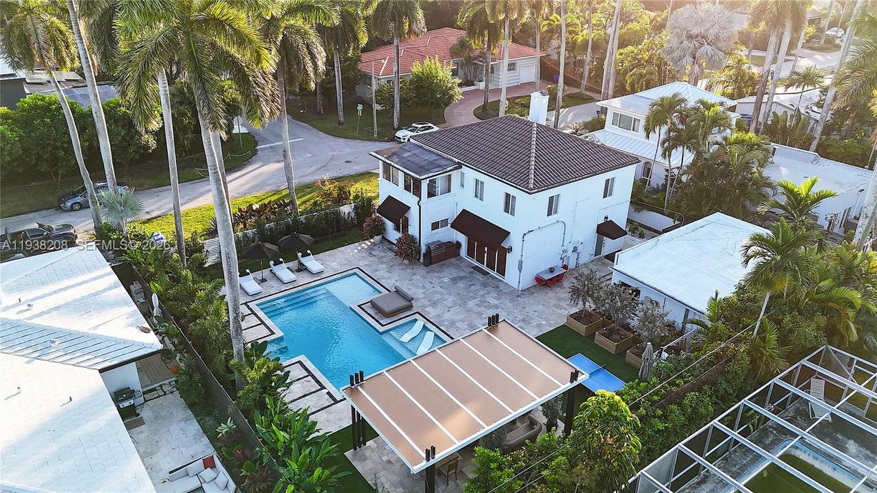 En Renta: $15,000 (4 camas, 4 baños, 3360 Pies cuadrados)