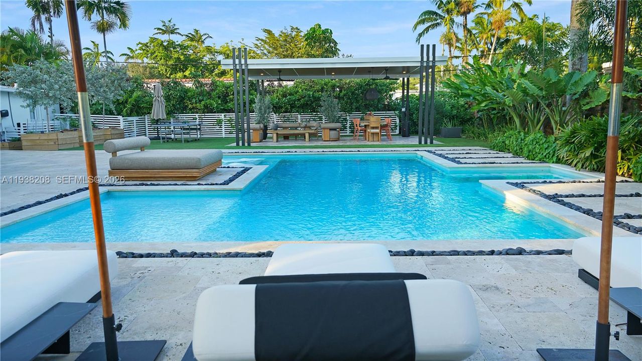 En Renta: $15,000 (4 camas, 4 baños, 3360 Pies cuadrados)