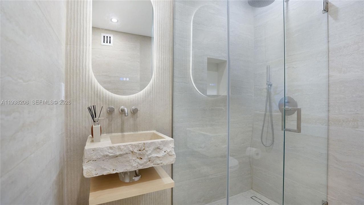 En Renta: $15,000 (4 camas, 4 baños, 3360 Pies cuadrados)