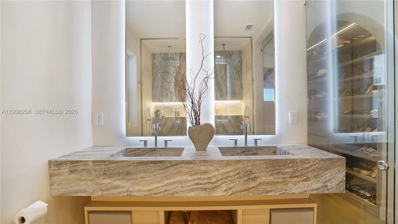 En Renta: $15,000 (4 camas, 4 baños, 3360 Pies cuadrados)