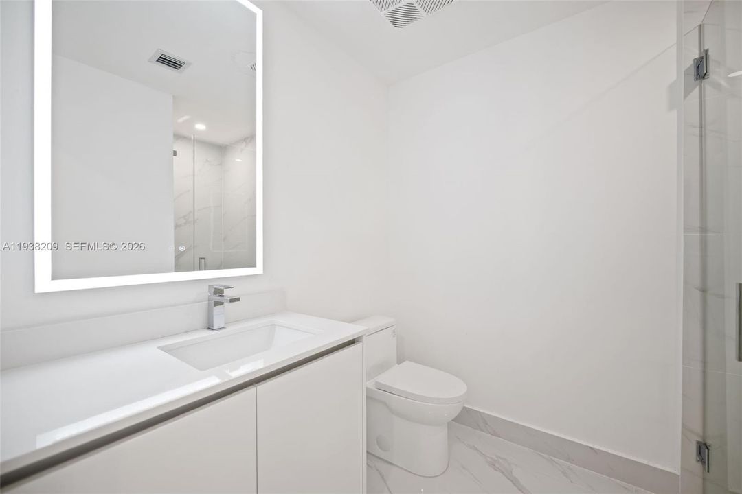 Active With Contract: $6,700 (1 beds, 2 baths, 1085 Square Feet)