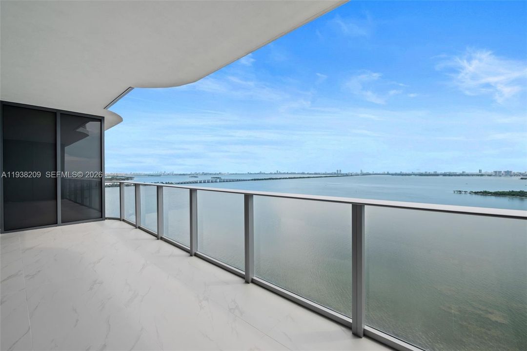 Active With Contract: $6,700 (1 beds, 2 baths, 1085 Square Feet)