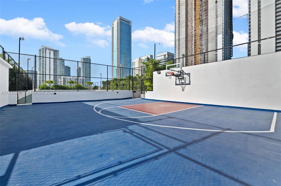 Active With Contract: $6,700 (1 beds, 2 baths, 1085 Square Feet)