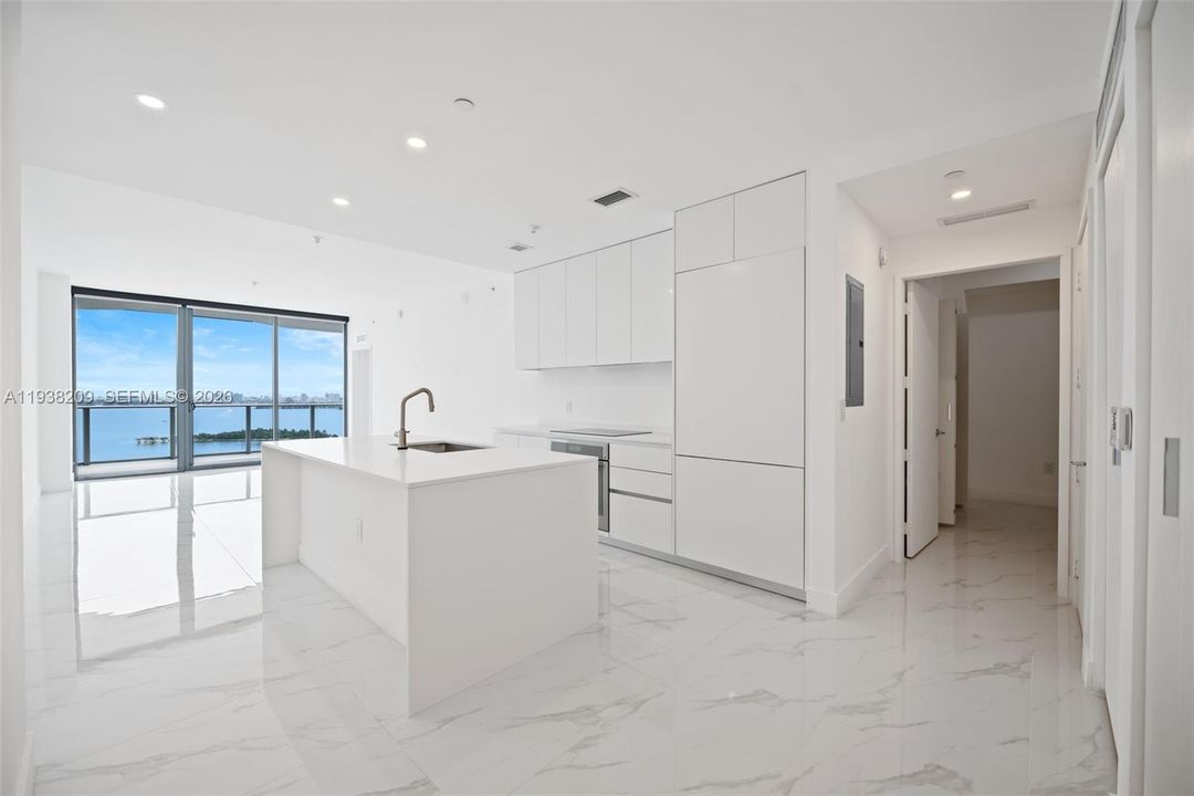 Active With Contract: $6,700 (1 beds, 2 baths, 1085 Square Feet)