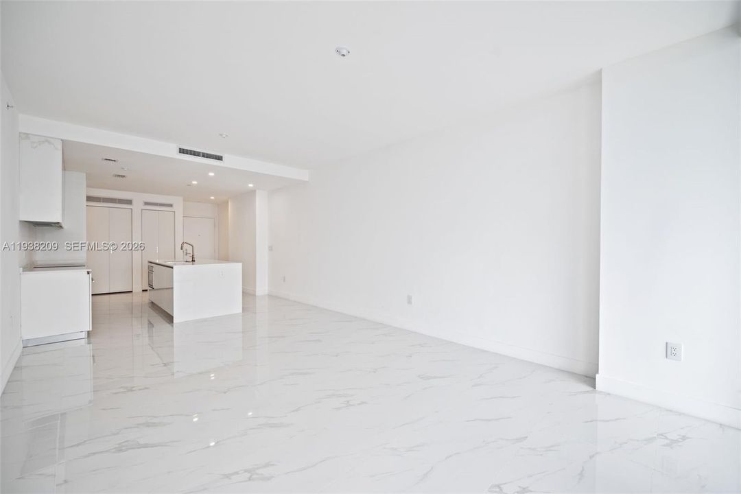 Active With Contract: $6,700 (1 beds, 2 baths, 1085 Square Feet)