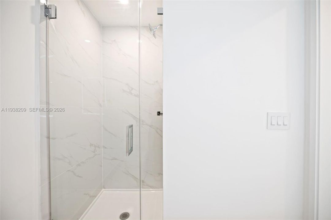 Active With Contract: $6,700 (1 beds, 2 baths, 1085 Square Feet)