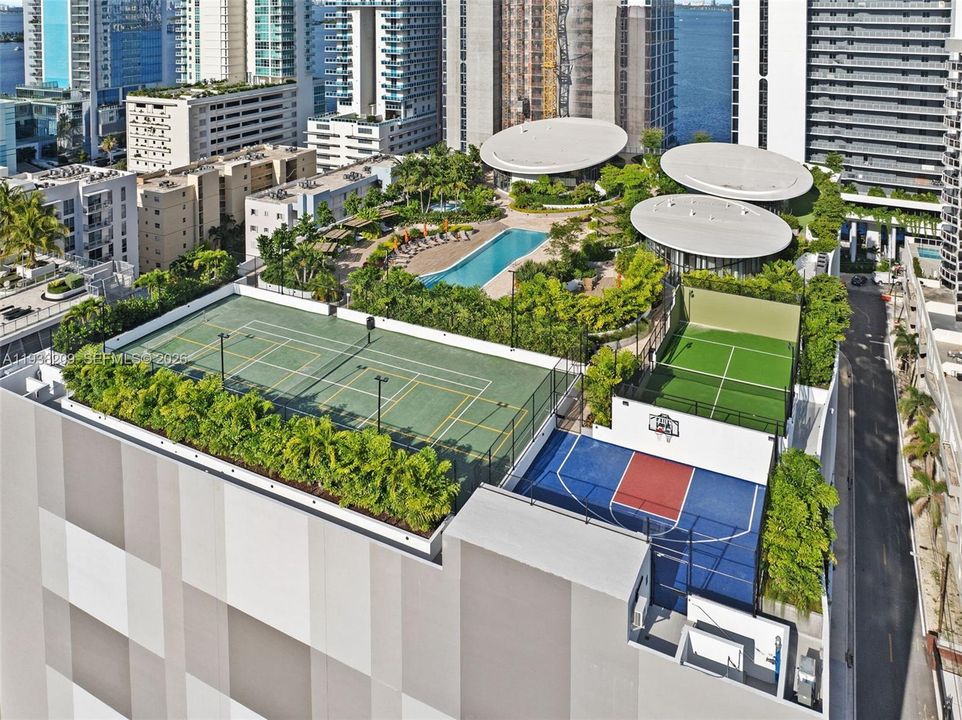 Active With Contract: $6,700 (1 beds, 2 baths, 1085 Square Feet)