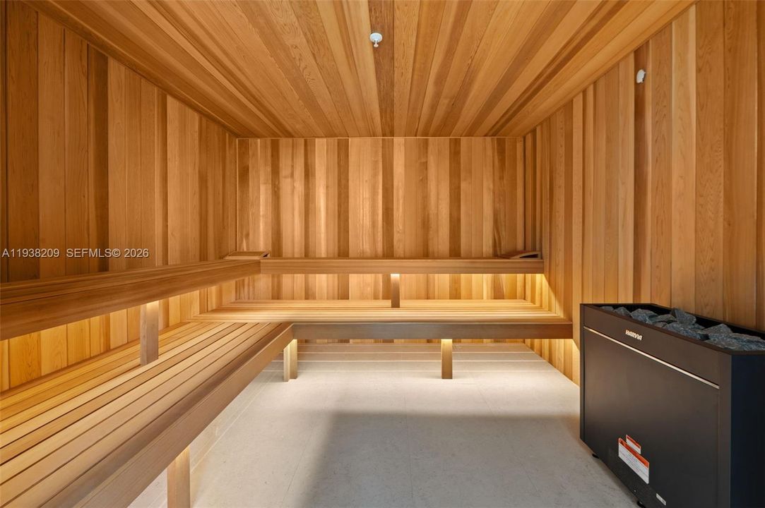 Active With Contract: $6,700 (1 beds, 2 baths, 1085 Square Feet)