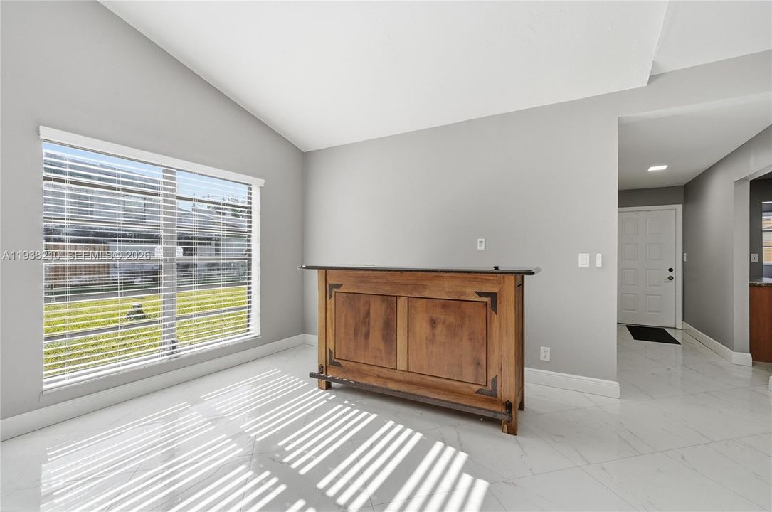 出租: $2,500 (2 贝兹, 2 浴室, 1080 平方英尺)