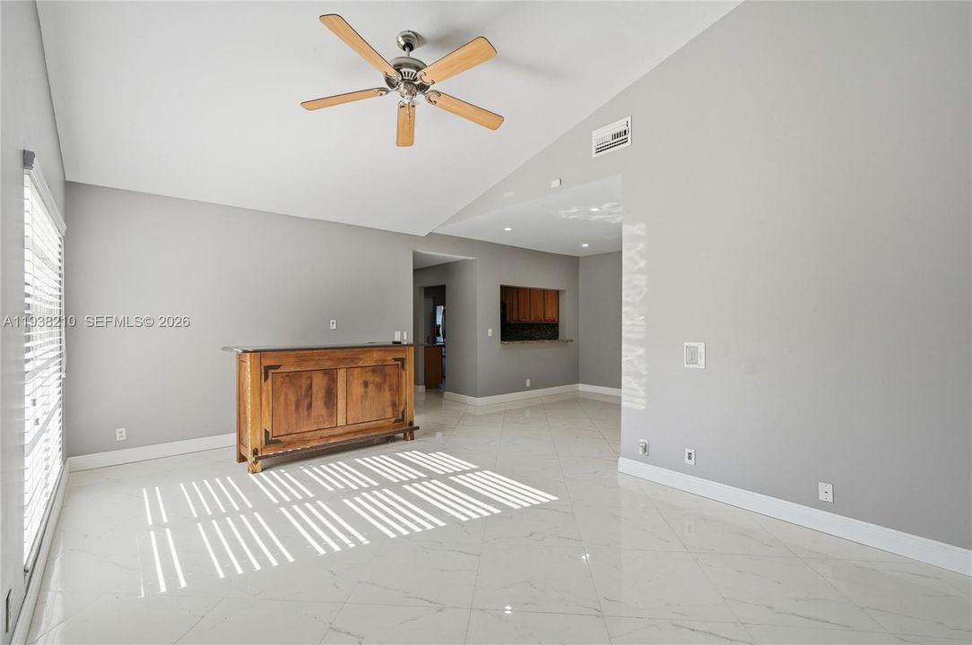 出租: $2,500 (2 贝兹, 2 浴室, 1080 平方英尺)