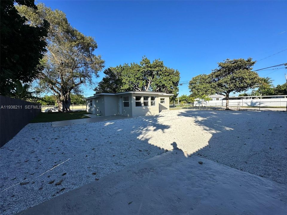 For Sale: $469,900 (3 beds, 2 baths, 1198 Square Feet)