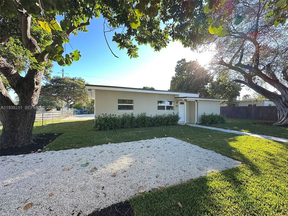 For Sale: $469,900 (3 beds, 2 baths, 1198 Square Feet)