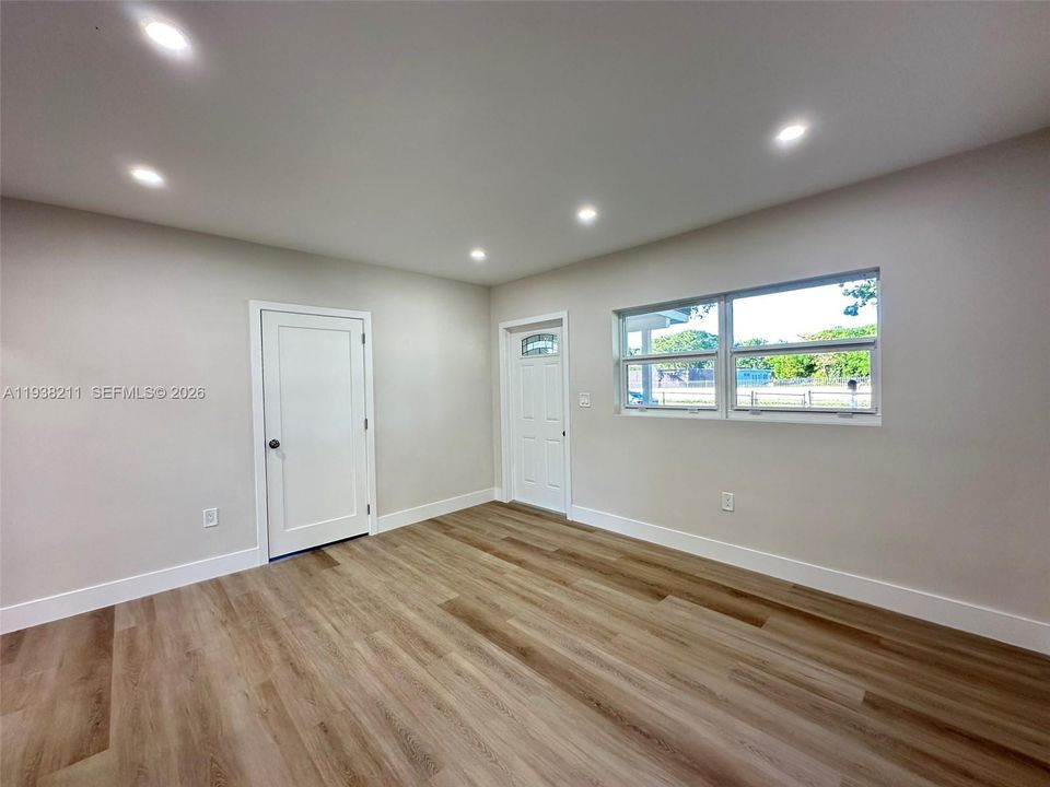 For Sale: $469,900 (3 beds, 2 baths, 1198 Square Feet)