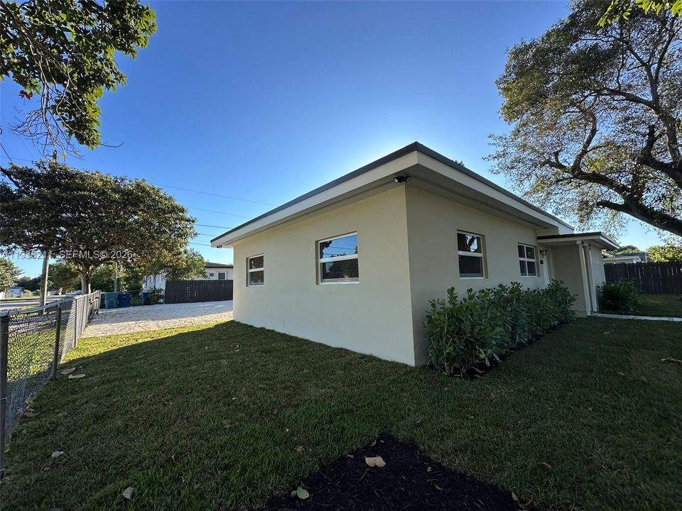 For Sale: $469,900 (3 beds, 2 baths, 1198 Square Feet)