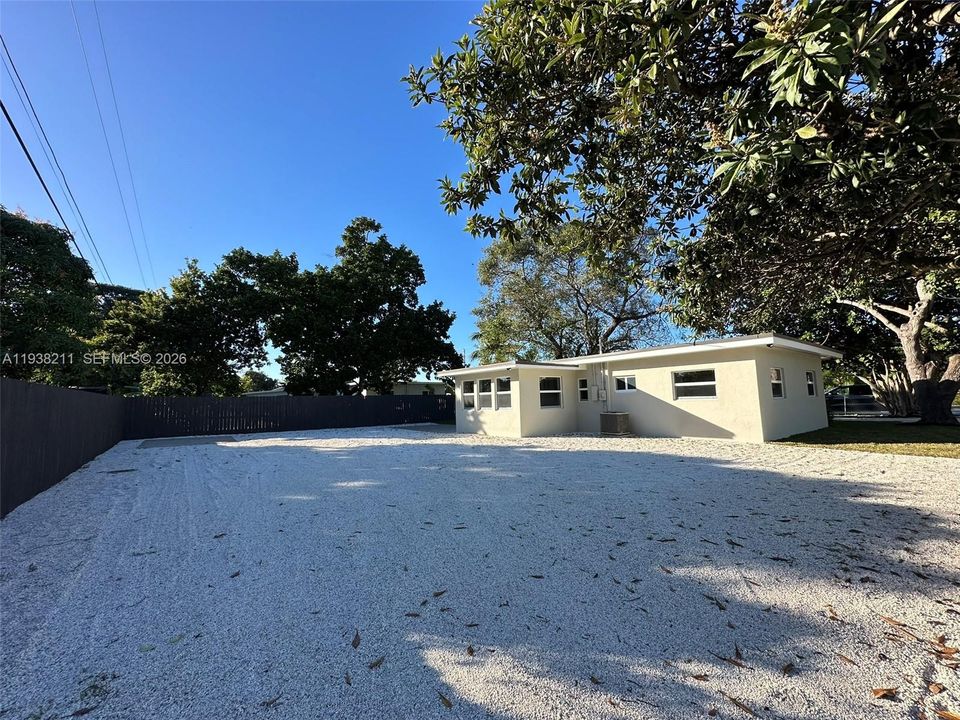 For Sale: $469,900 (3 beds, 2 baths, 1198 Square Feet)