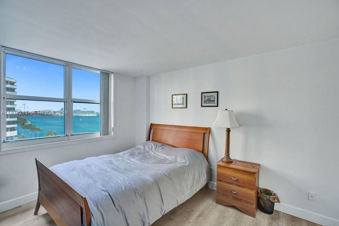 出租: $3,700 (2 贝兹, 2 浴室, 985 平方英尺)