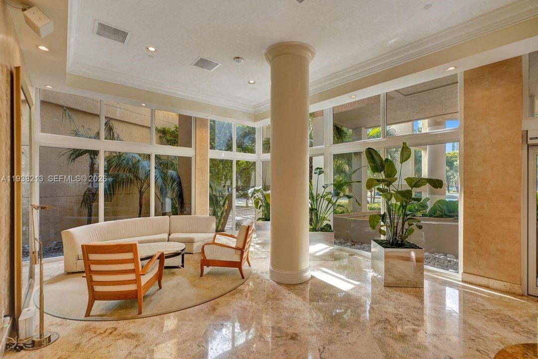 出租: $3,700 (2 贝兹, 2 浴室, 985 平方英尺)