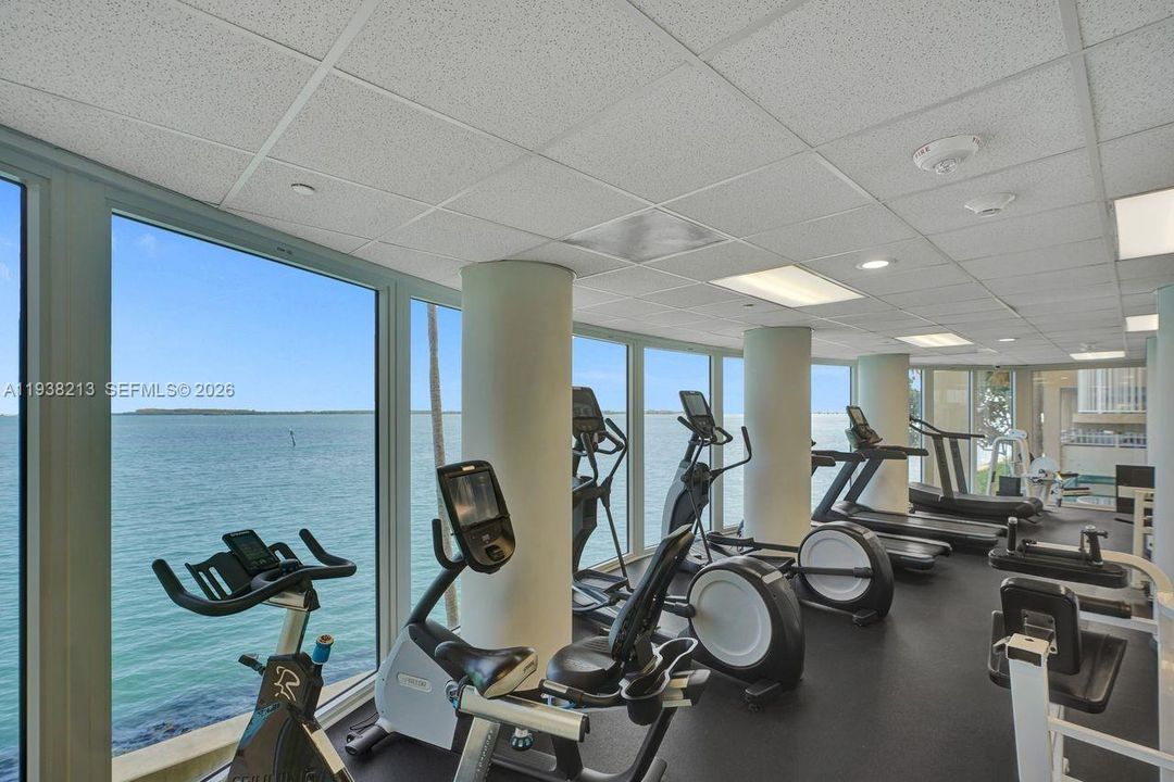 出租: $3,700 (2 贝兹, 2 浴室, 985 平方英尺)