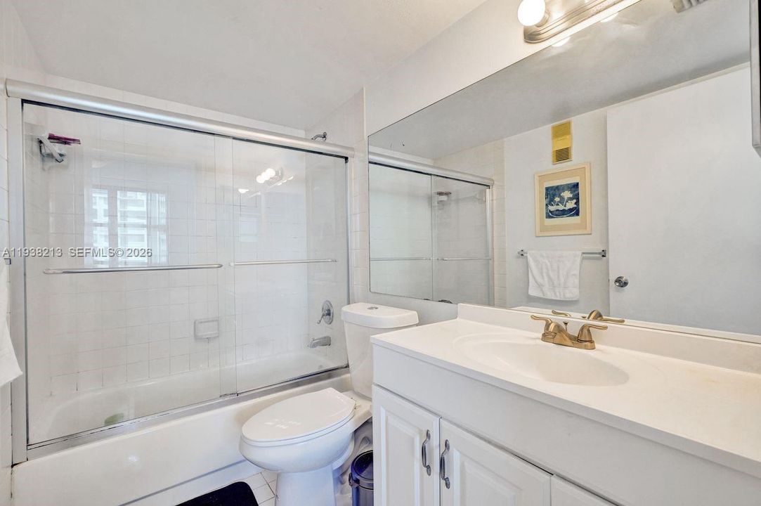 出租: $3,700 (2 贝兹, 2 浴室, 985 平方英尺)