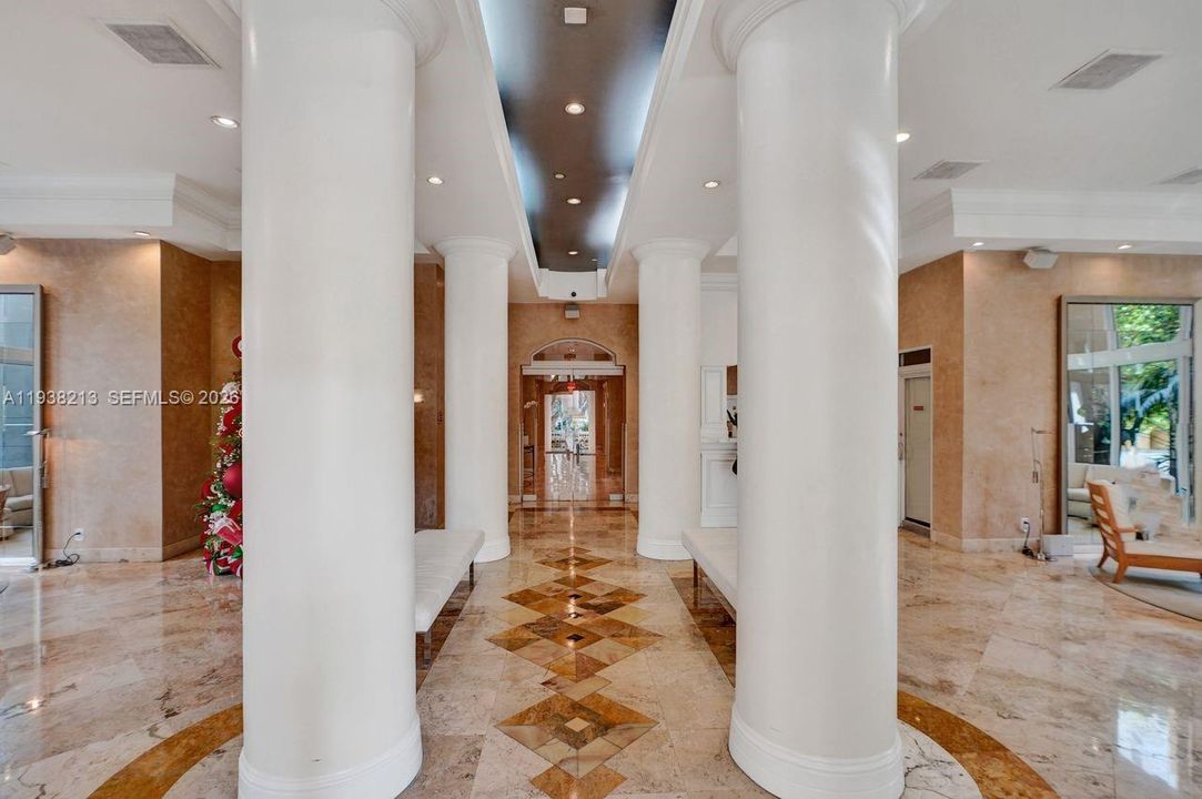 出租: $3,700 (2 贝兹, 2 浴室, 985 平方英尺)