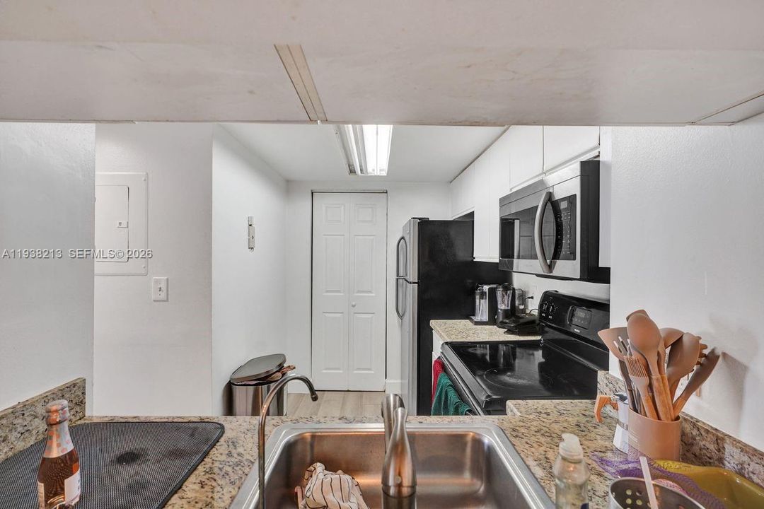 出租: $3,700 (2 贝兹, 2 浴室, 985 平方英尺)