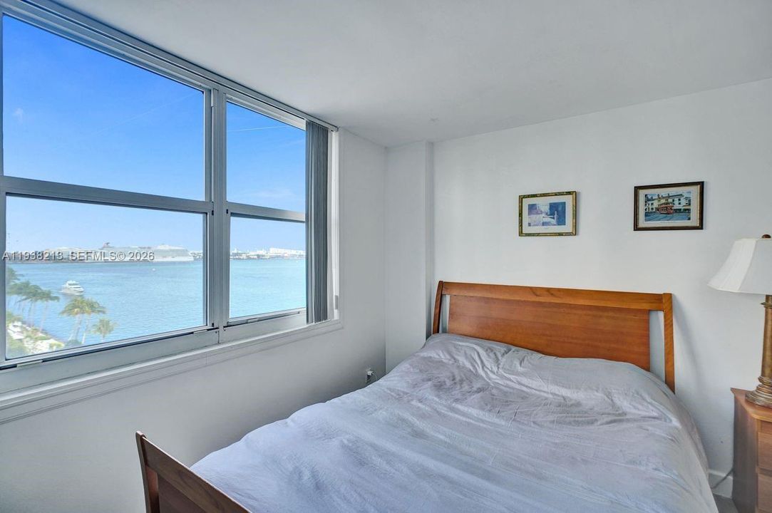 出租: $3,700 (2 贝兹, 2 浴室, 985 平方英尺)