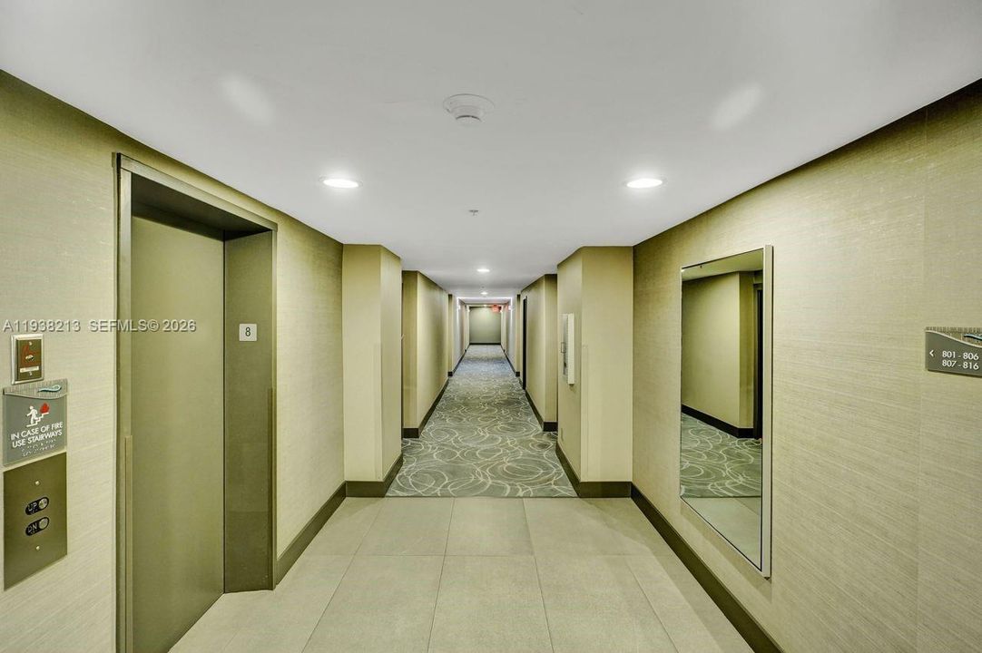 出租: $3,700 (2 贝兹, 2 浴室, 985 平方英尺)