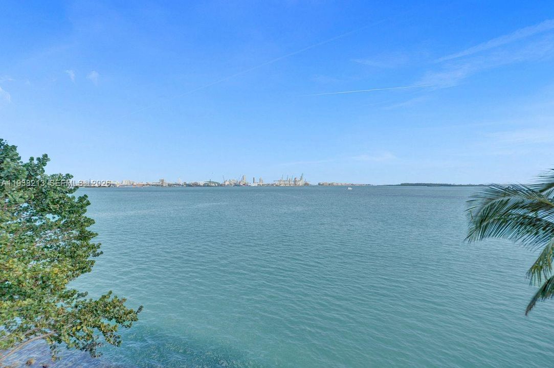 出租: $3,700 (2 贝兹, 2 浴室, 985 平方英尺)