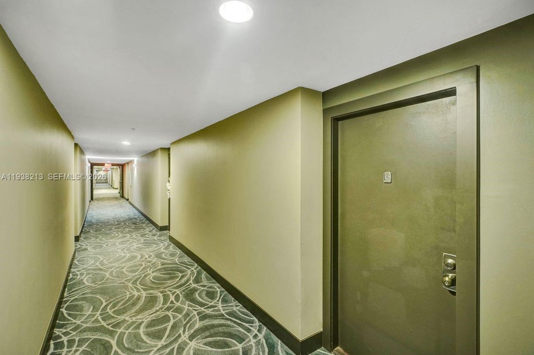 出租: $3,700 (2 贝兹, 2 浴室, 985 平方英尺)