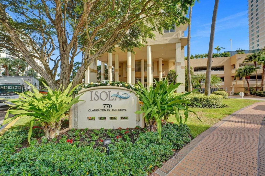 出租: $3,700 (2 贝兹, 2 浴室, 985 平方英尺)