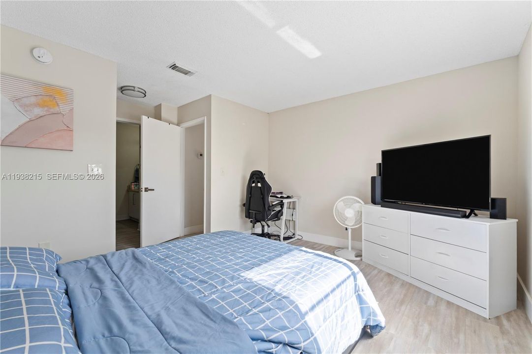 待售: $418,000 (3 贝兹, 2 浴室, 1120 平方英尺)