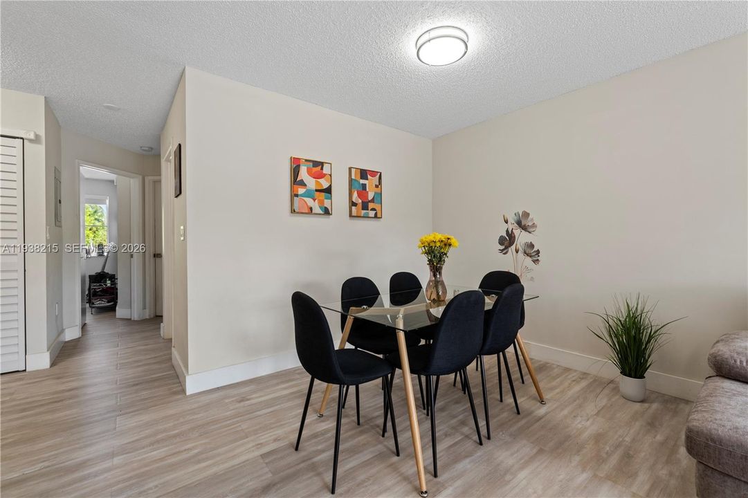 待售: $418,000 (3 贝兹, 2 浴室, 1120 平方英尺)