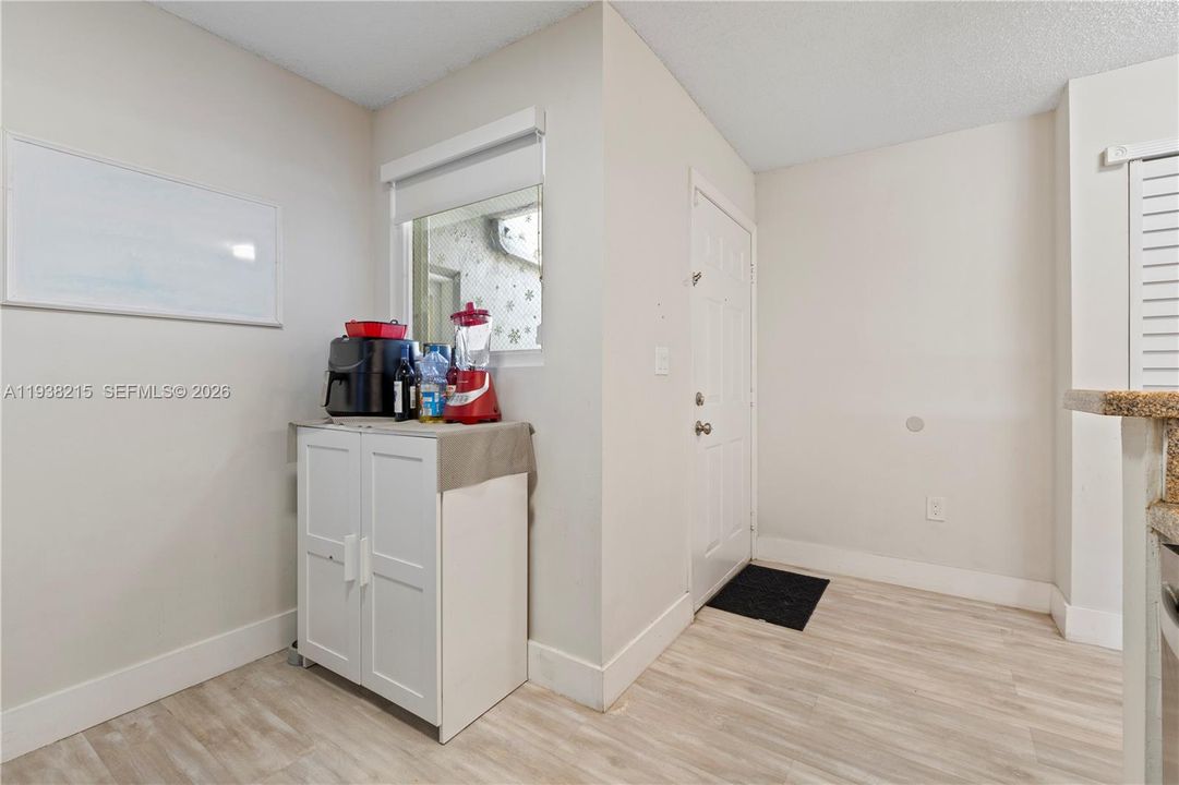 待售: $418,000 (3 贝兹, 2 浴室, 1120 平方英尺)