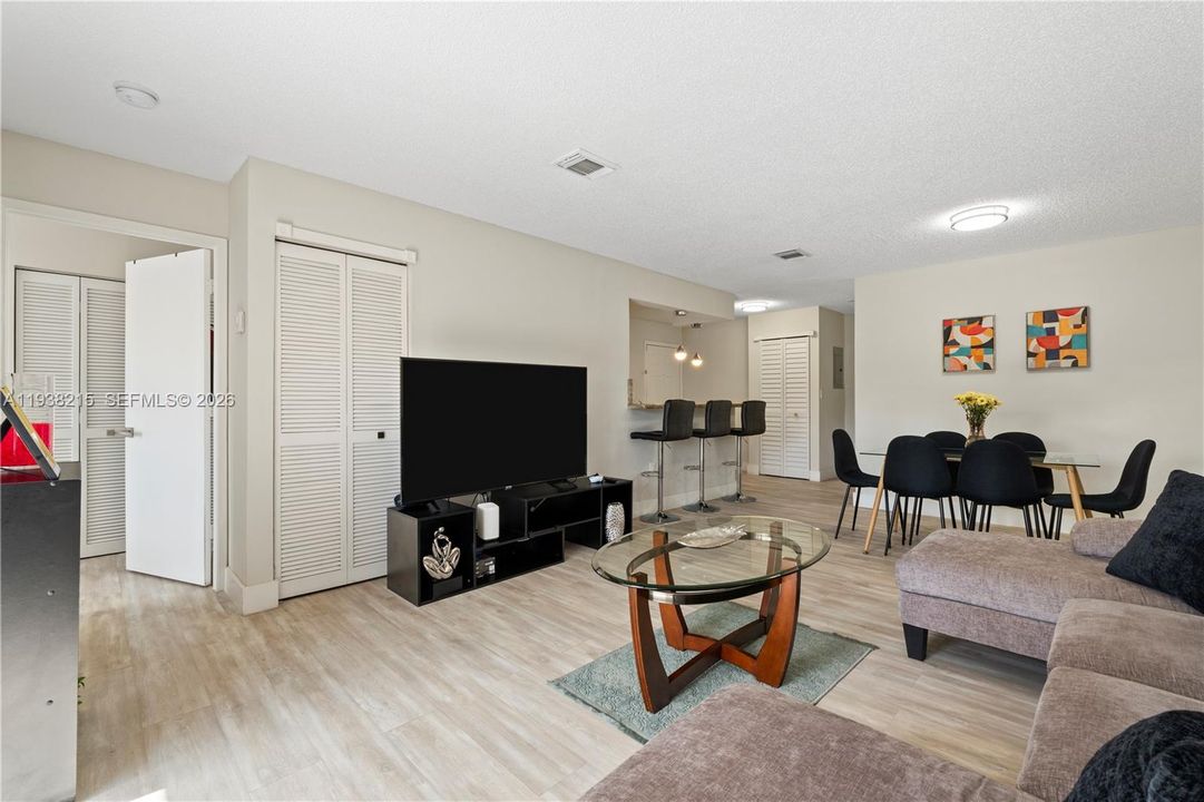 待售: $418,000 (3 贝兹, 2 浴室, 1120 平方英尺)