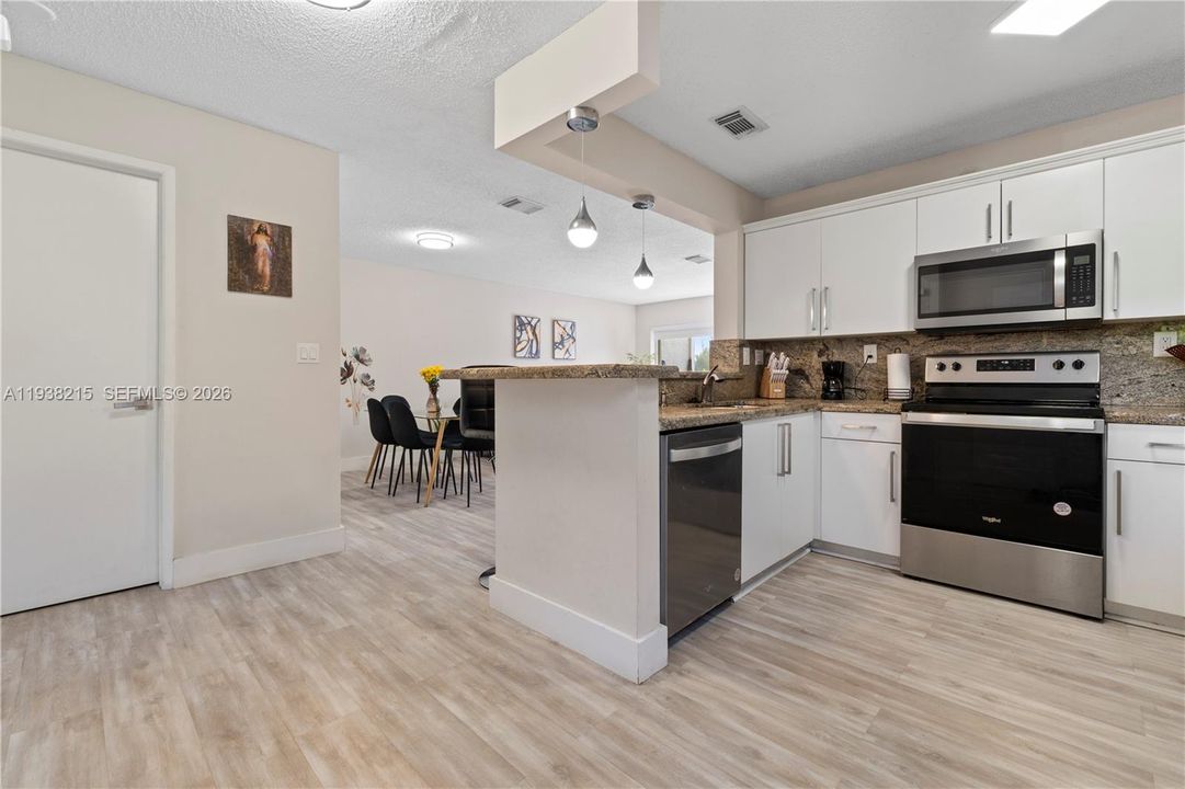 待售: $418,000 (3 贝兹, 2 浴室, 1120 平方英尺)